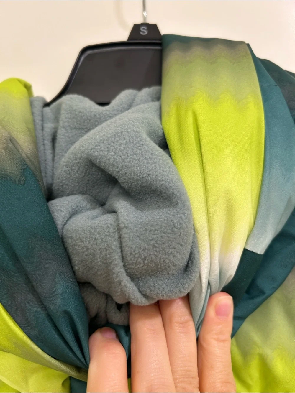 NWT All in Motion Boys' Short Puffer Jacket - Green Ombre Zigzag (Size XL 14)